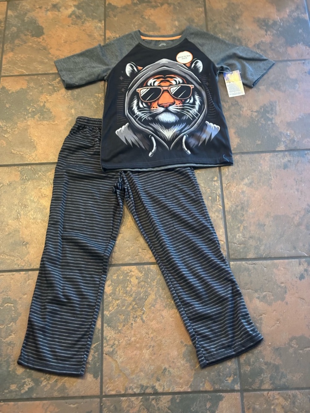 ✅Kids tiger glow in the dark Graphic Pajama Set - Gray Sleeves